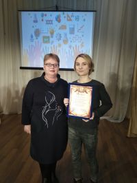 Вручение награды победителю областного конкурса  по избирательному праву