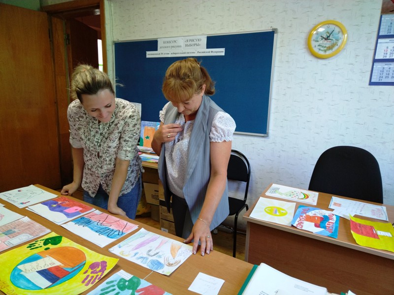 Подведены итоги конкурса детского рисунка  «Я рисую выборы», посвященного 30-летию избирательной  системы Российской Федерации