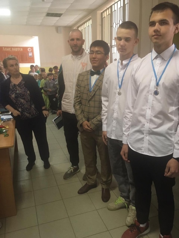 22 мая на утренней линейке в торжественной обстановке состоялось награждение победителей и призёров Первенства Батецкой средней школы по мини-футболу 2023 года.

